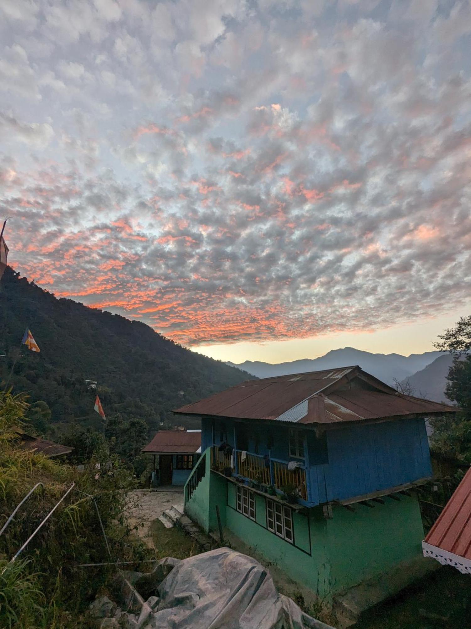 Wake In Himalayas Pansiyon Pelling Dış mekan fotoğraf