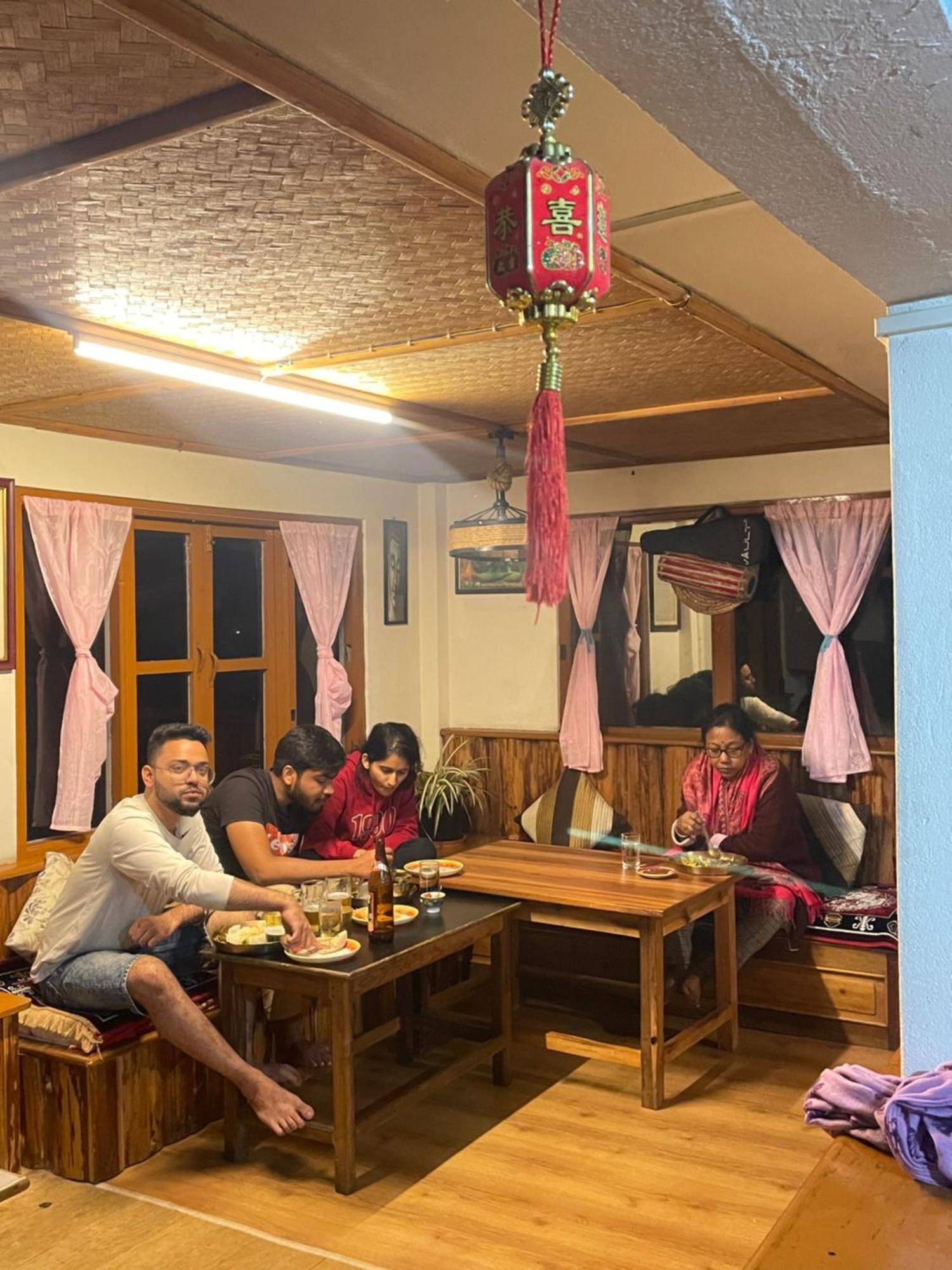 Wake In Himalayas Pansiyon Pelling Dış mekan fotoğraf
